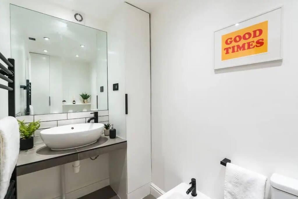 3 X Bedroom Riverside Flat With Hot Tub On Roof Terrace Londra Esterno foto