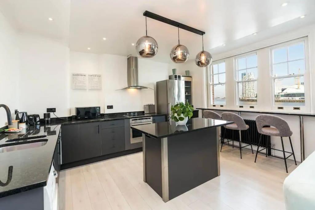 3 X Bedroom Riverside Flat With Hot Tub On Roof Terrace Londra Esterno foto