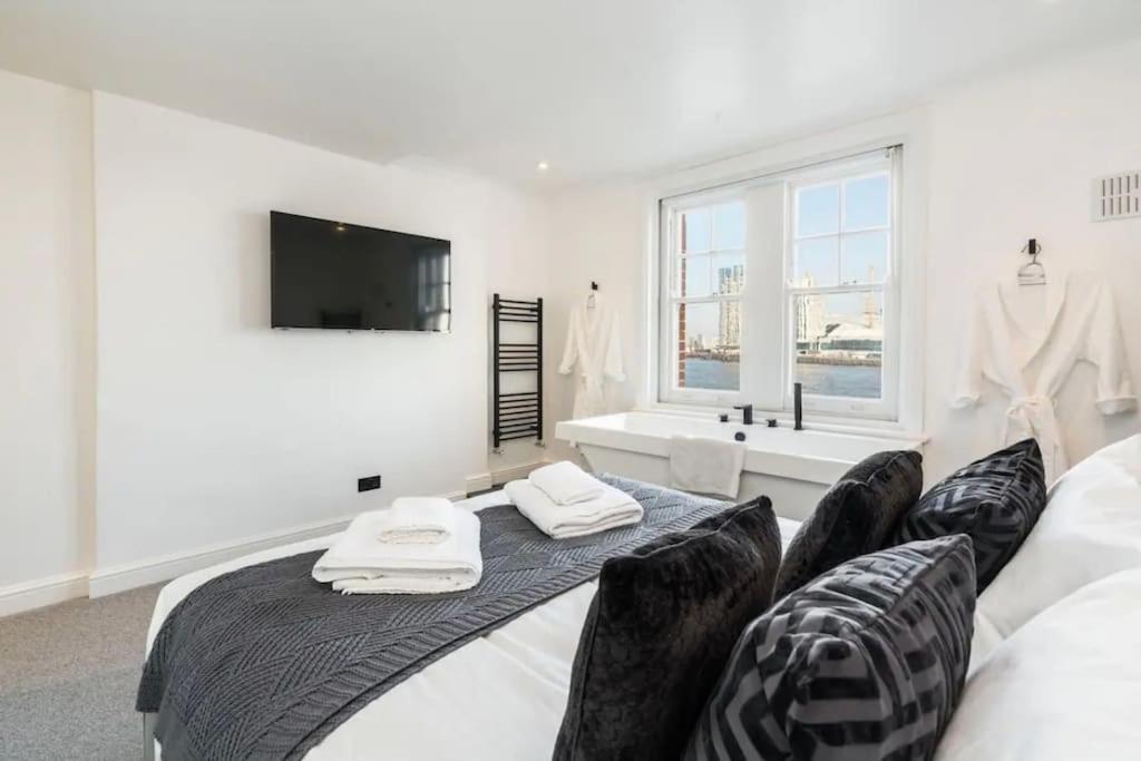 3 X Bedroom Riverside Flat With Hot Tub On Roof Terrace Londra Esterno foto