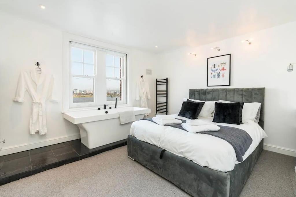 3 X Bedroom Riverside Flat With Hot Tub On Roof Terrace Londra Esterno foto