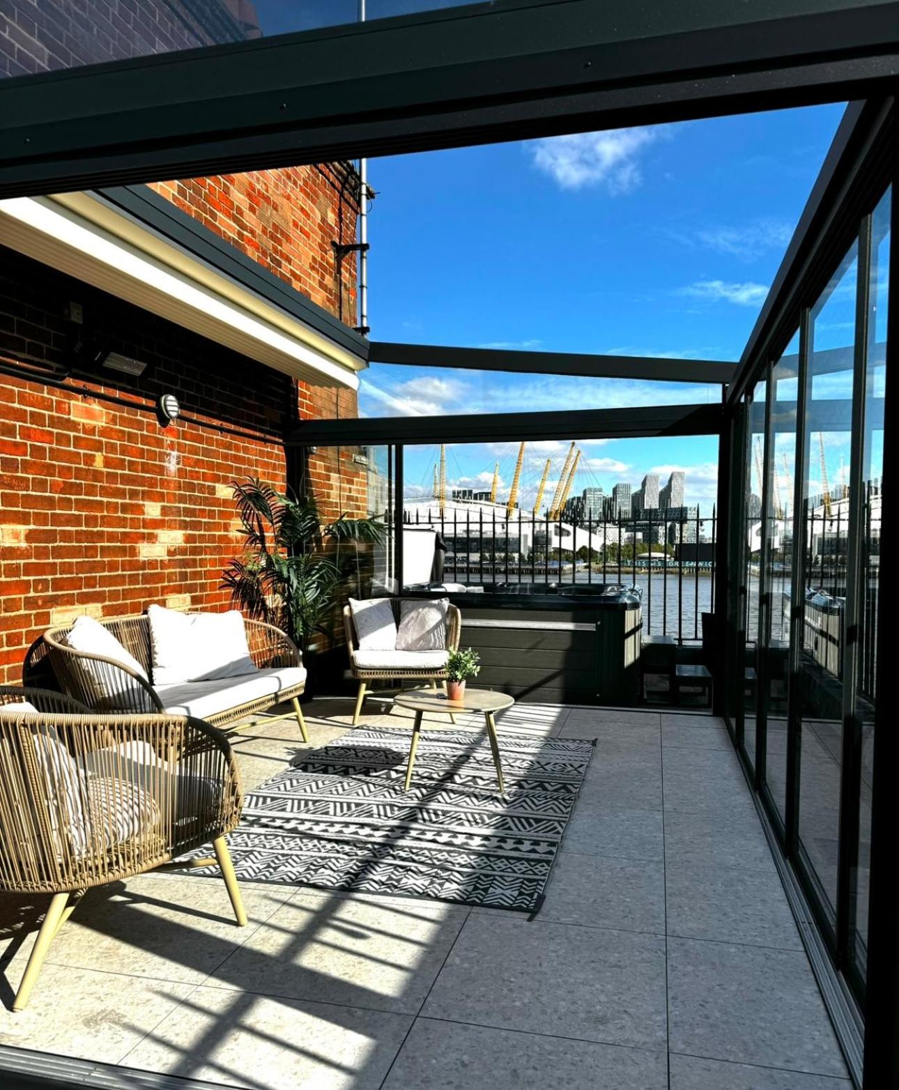 3 X Bedroom Riverside Flat With Hot Tub On Roof Terrace Londra Esterno foto